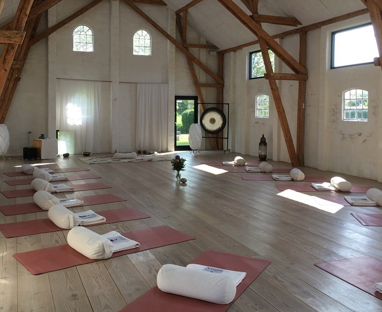 Nær dig selv kære Kvinde - Pinse Yoga Retreat på skønne Samsø | 17. - 20. maj 2024​