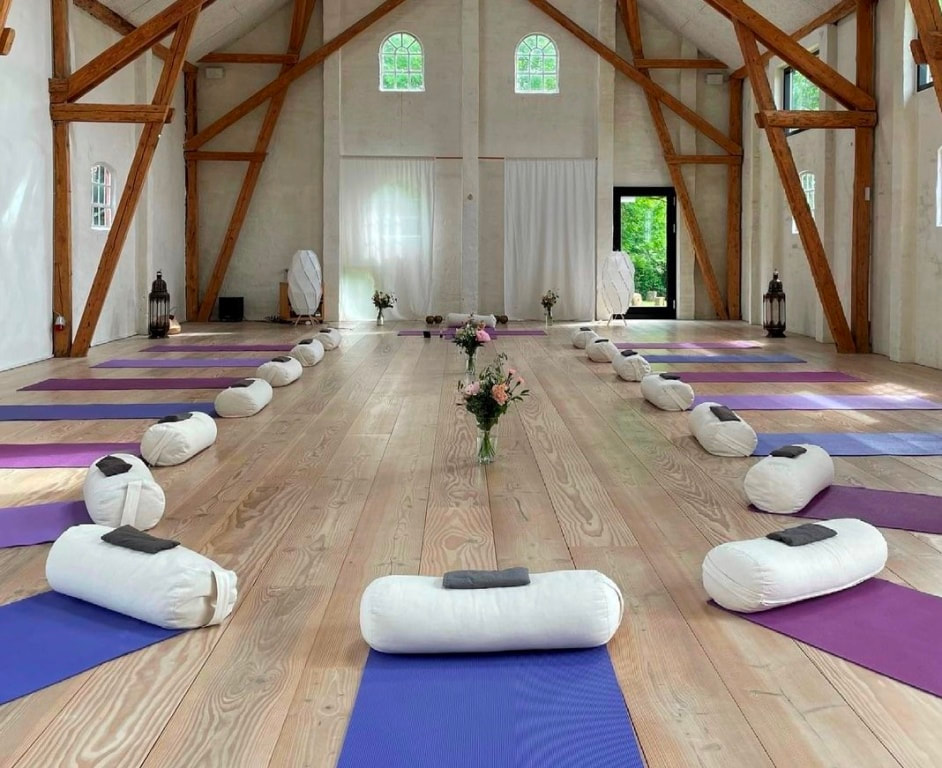 Påske Yoga Retreat på Samsø i Mellem-rummet smukke unikke rammer | 28. - 30. marts 2024