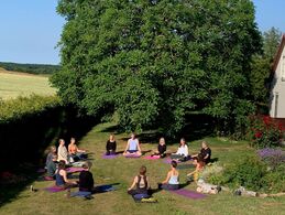 Yoga Ferie på Møn hos Anahata Yoga Center | 7. - 27. juli 2024