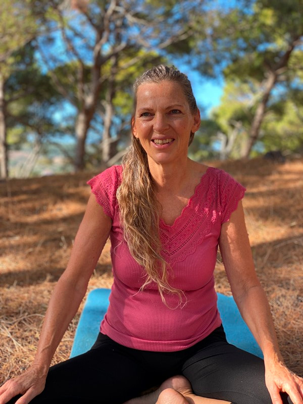 Yoga Being ved Kirsten Slots Munonne arrangør